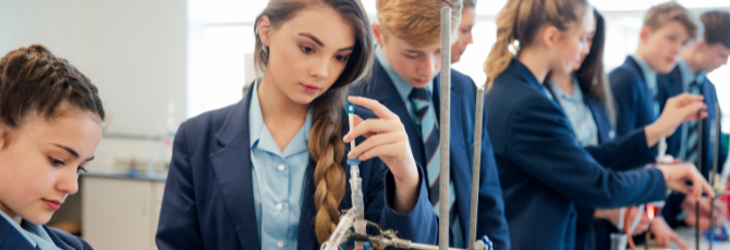 6 Reasons to Become a Science, Technology, Engineering or Maths Teacher
